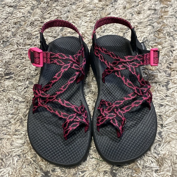 Chaco Women's Black and Pink Sandals sz 9 - Picture 2 of 11